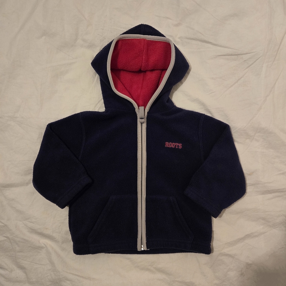 EUC: Roots - True Vintage Toddler Hoodie; Navy with Red details. MADE IN CANADA!